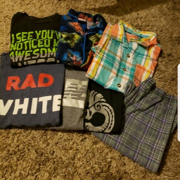 Boys size 8 - Picture 1 of 3